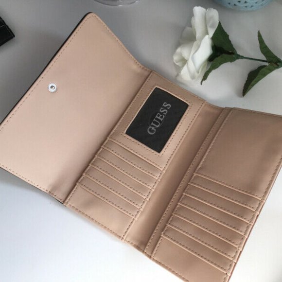 Guess Wallet - Picture 3 of 3